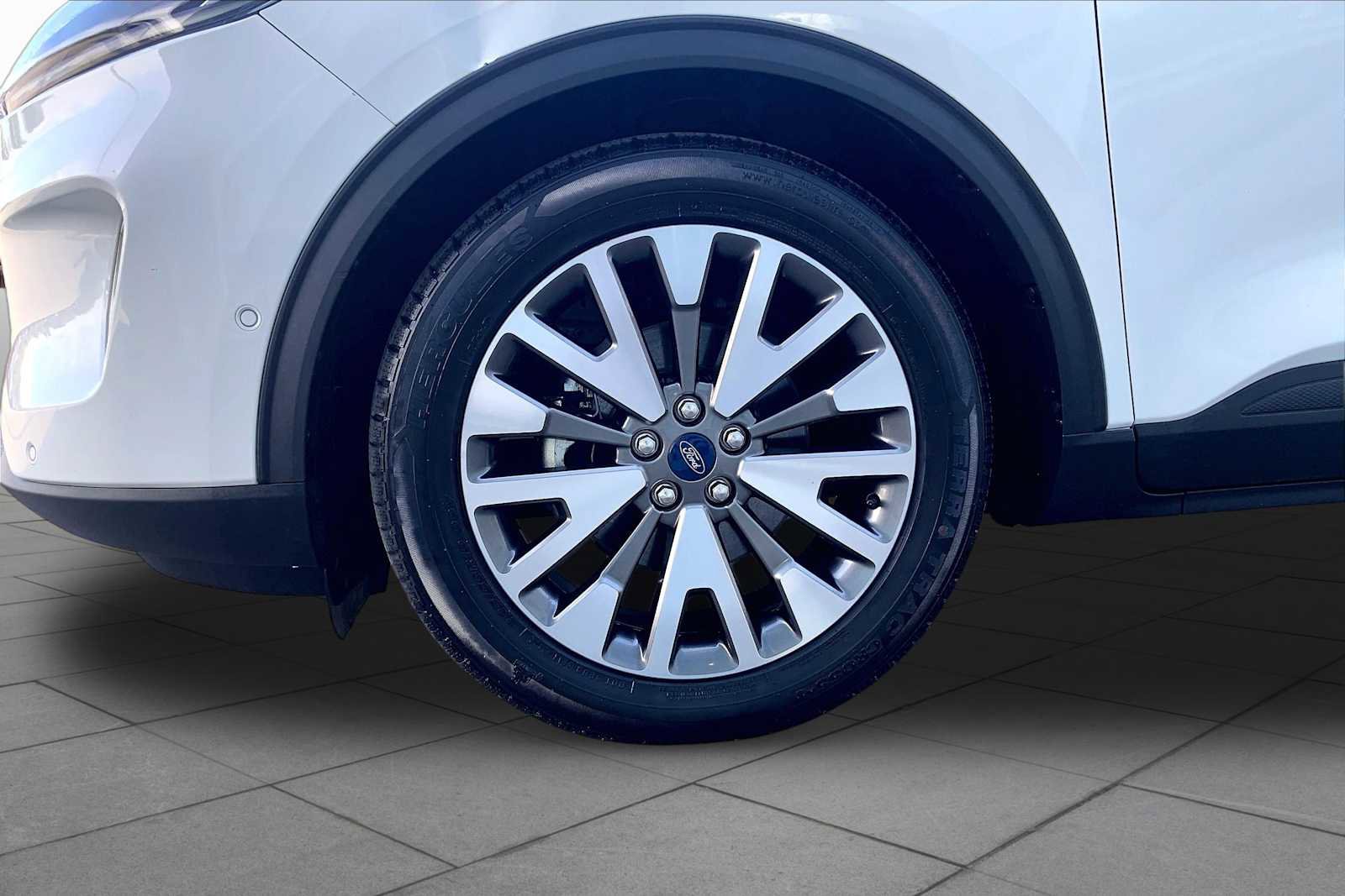 Used 2020 Ford Escape Titanium FWD image 11