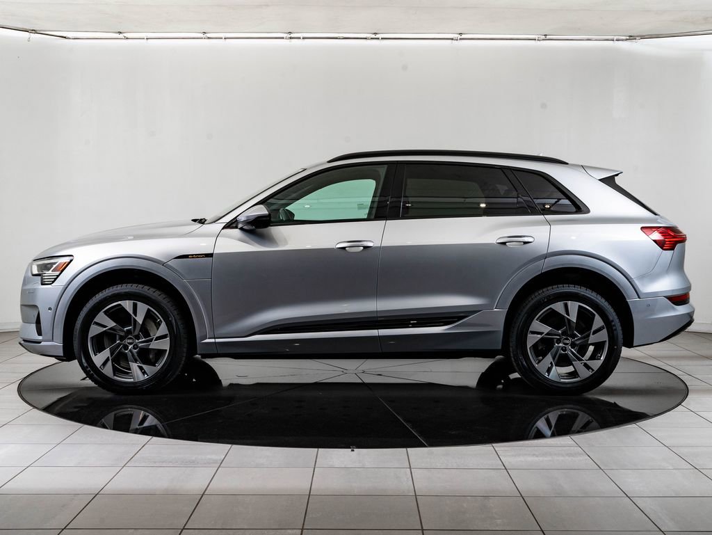 Used 2022 Audi e-tron Premium w/ Convenience Plus Package image 5