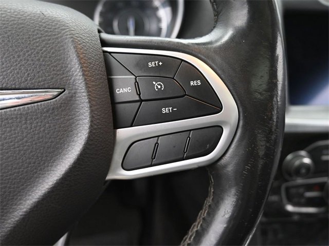 Used 2017 Chrysler 300 C image 31