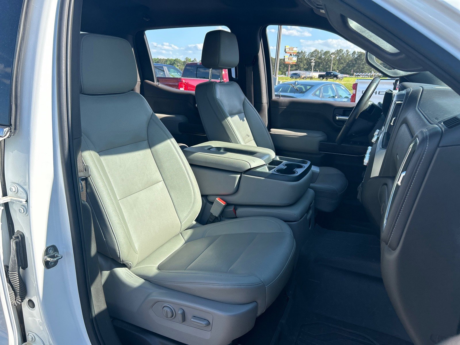 Used 2021 GMC Sierra 1500 SLT AWD/4WD image 10