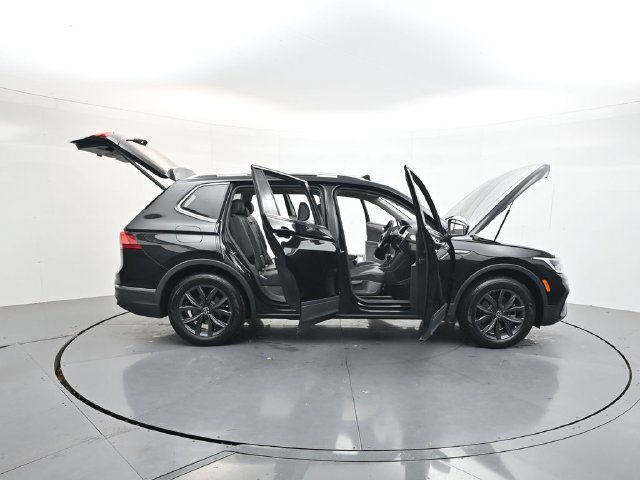 Used 2023 Volkswagen Tiguan SE FWD image 61