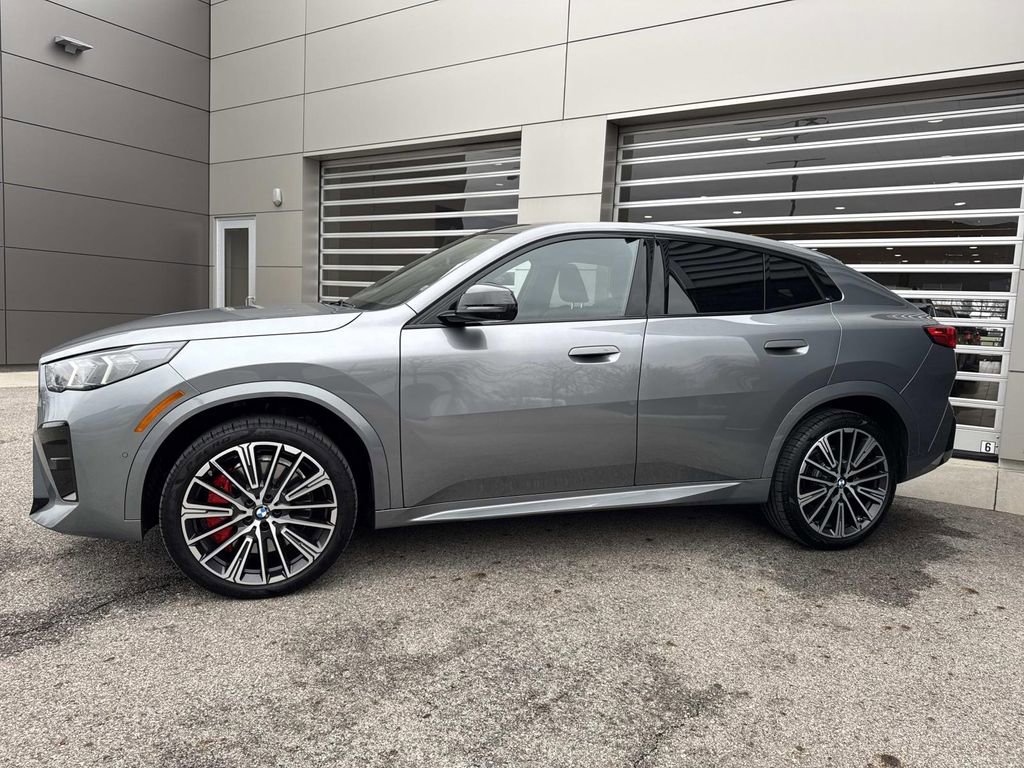 Used 2025 BMW X2 xDrive28i w/ Premium Package AWD/4WD image 3