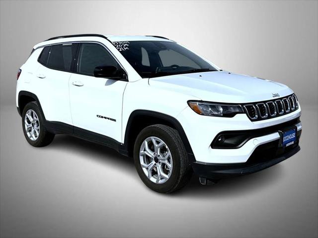 Certified 2025 Jeep Compass Latitude AWD/4WD image 3