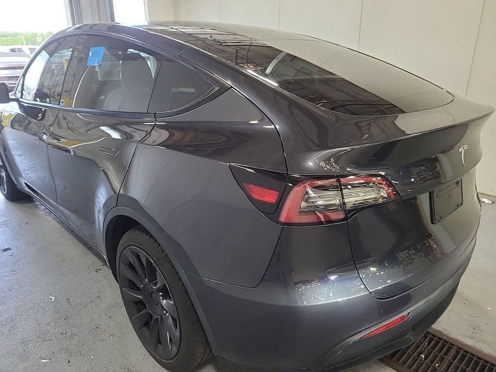 Used 2024 Tesla Model Y Long Range RWD image 4