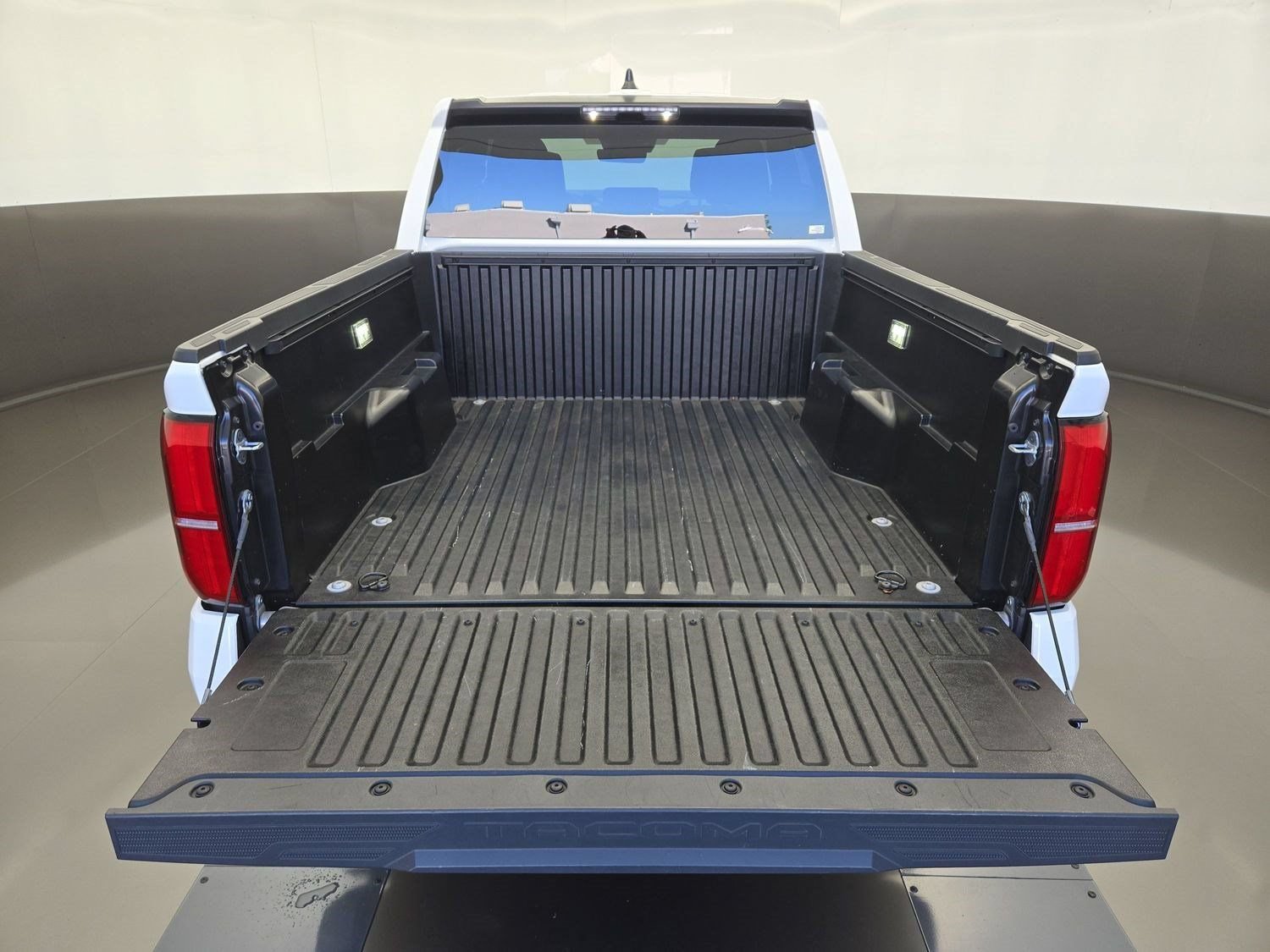 Certified 2025 Toyota Tacoma SR5 AWD/4WD image 30