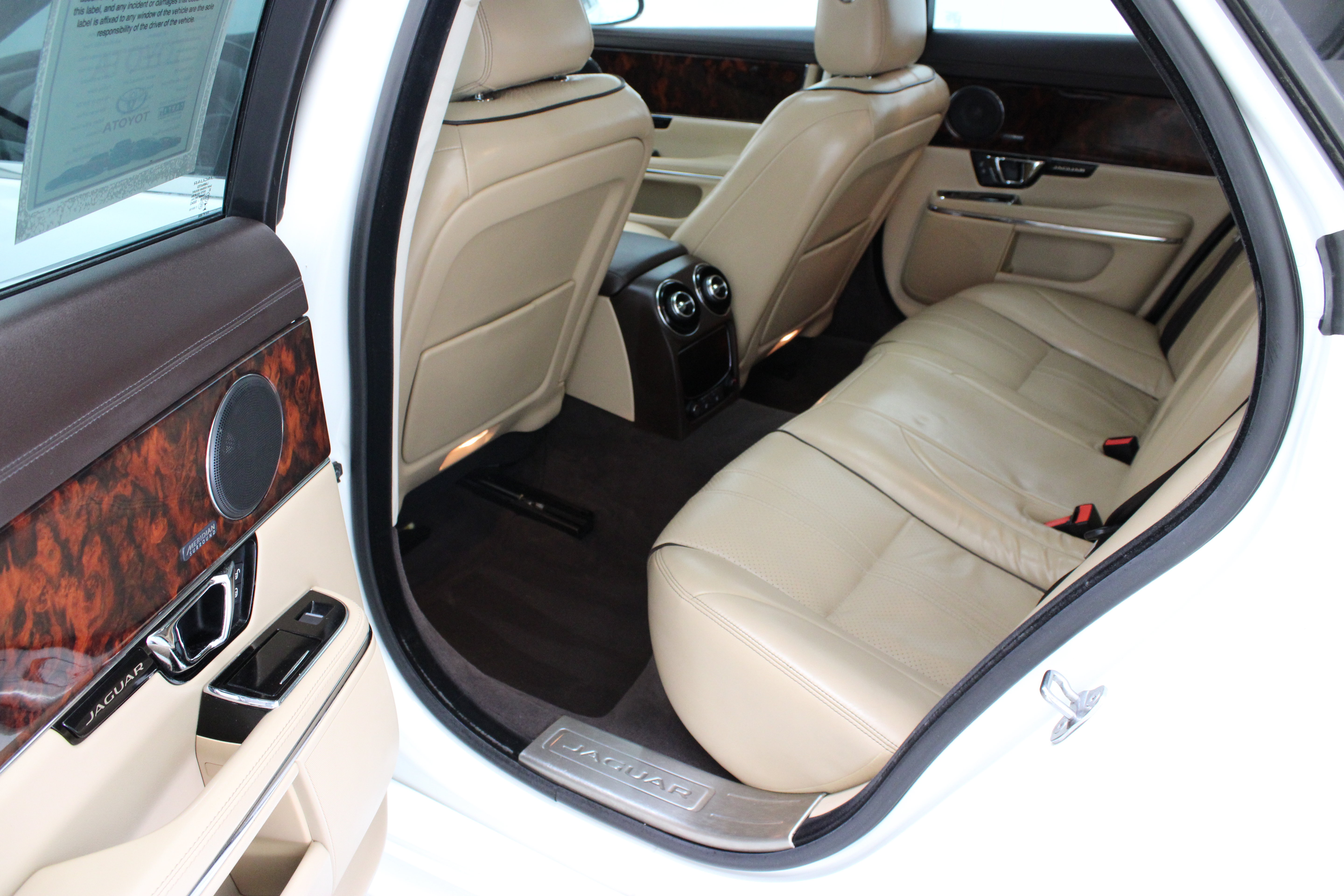 Used 2016 Jaguar XJ R-Sport RWD image 29