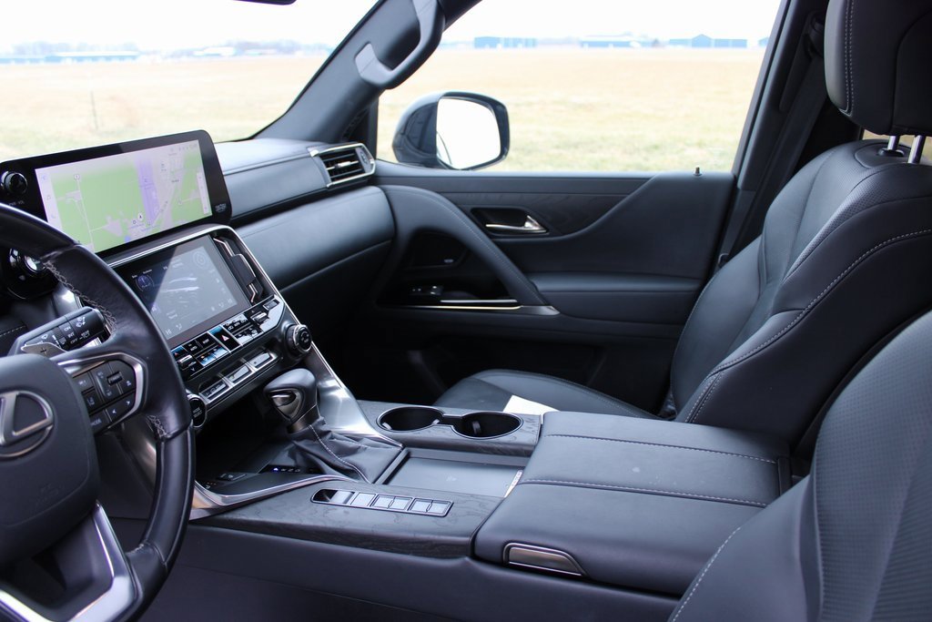 Used 2023 Lexus LX 600 4WD w/ Luxury Package image 13