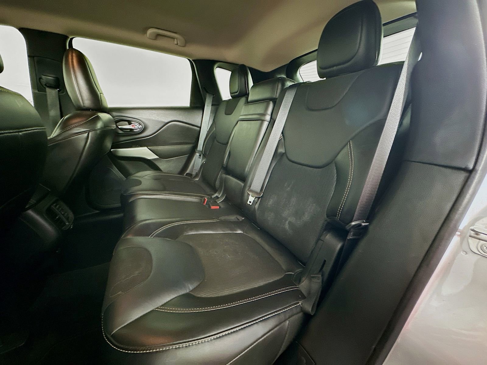 Used 2018 Jeep Cherokee Latitude Plus w/ Comfort/Convenience Group image 23