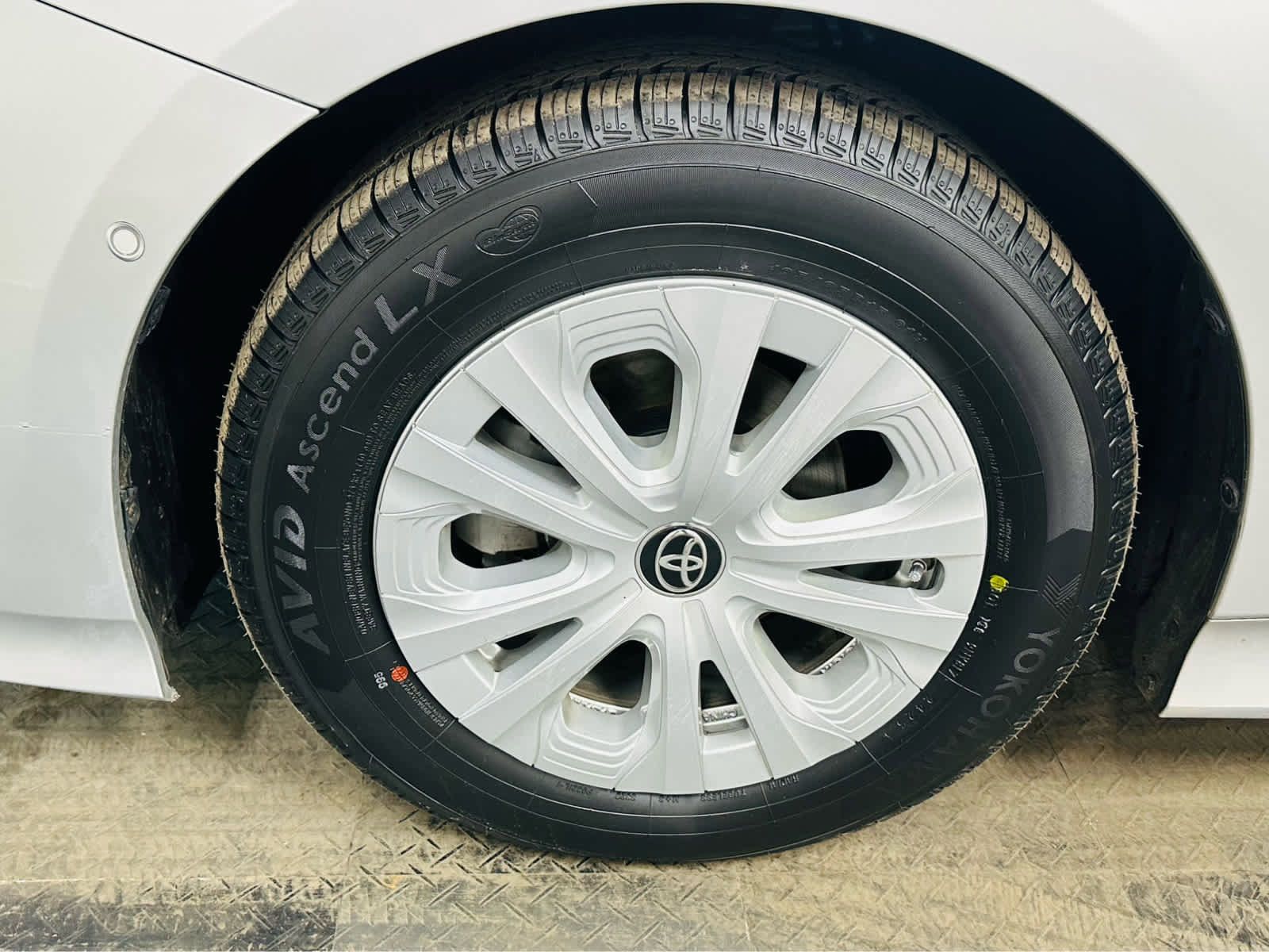 Used 2019 Toyota Prius LE image 28