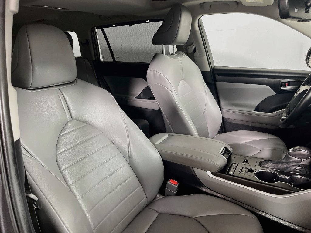 Used 2021 Toyota Highlander XLE FWD image 27