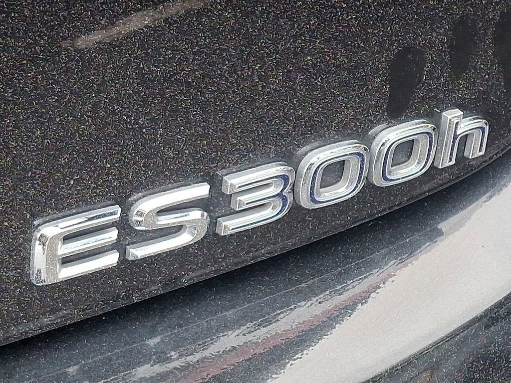 Used 2019 Lexus ES 300h w/ Luxury Package image 32