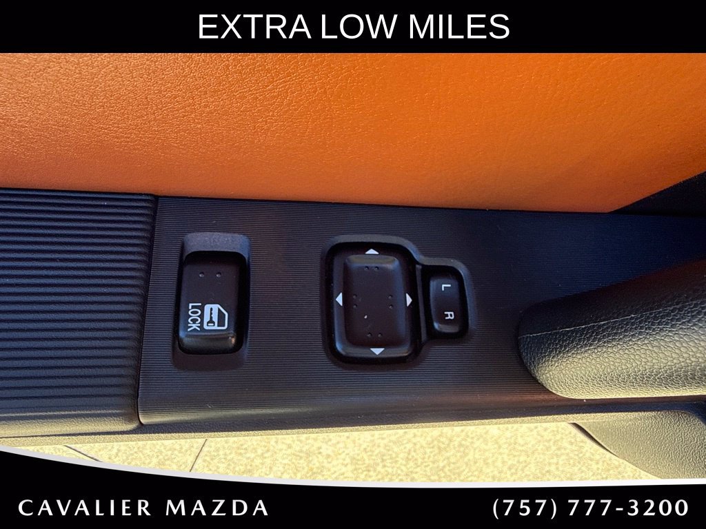 Used 2008 MAZDA MX-5 Miata Grand Touring w/ Premium Pkg RWD image 11