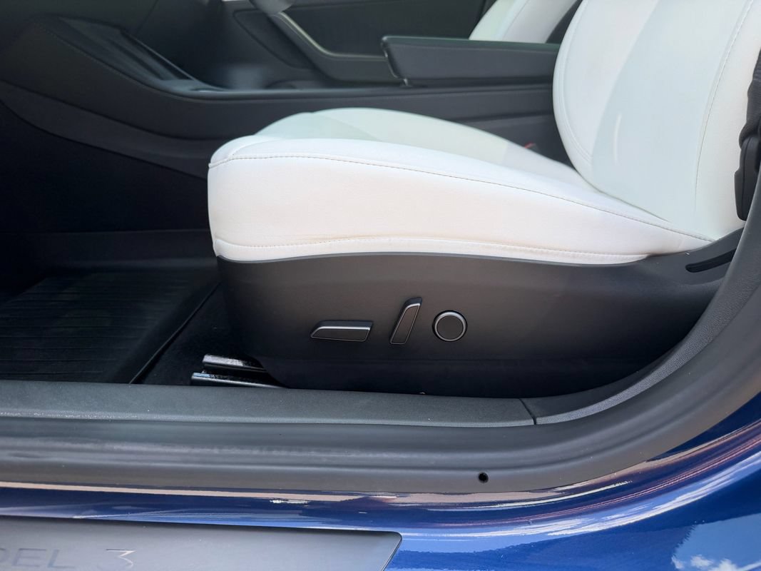 Used 2023 Tesla Model 3 Standard Range RWD image 30