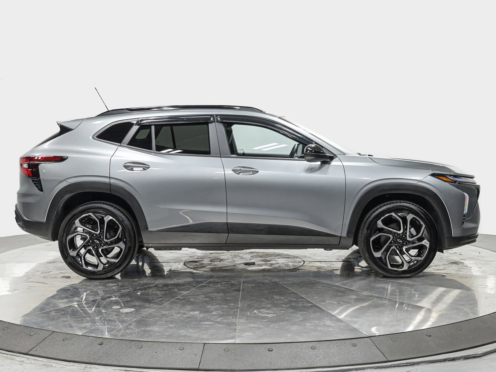 Used 2025 Chevrolet Trax RS w/ Sunroof Package image 8