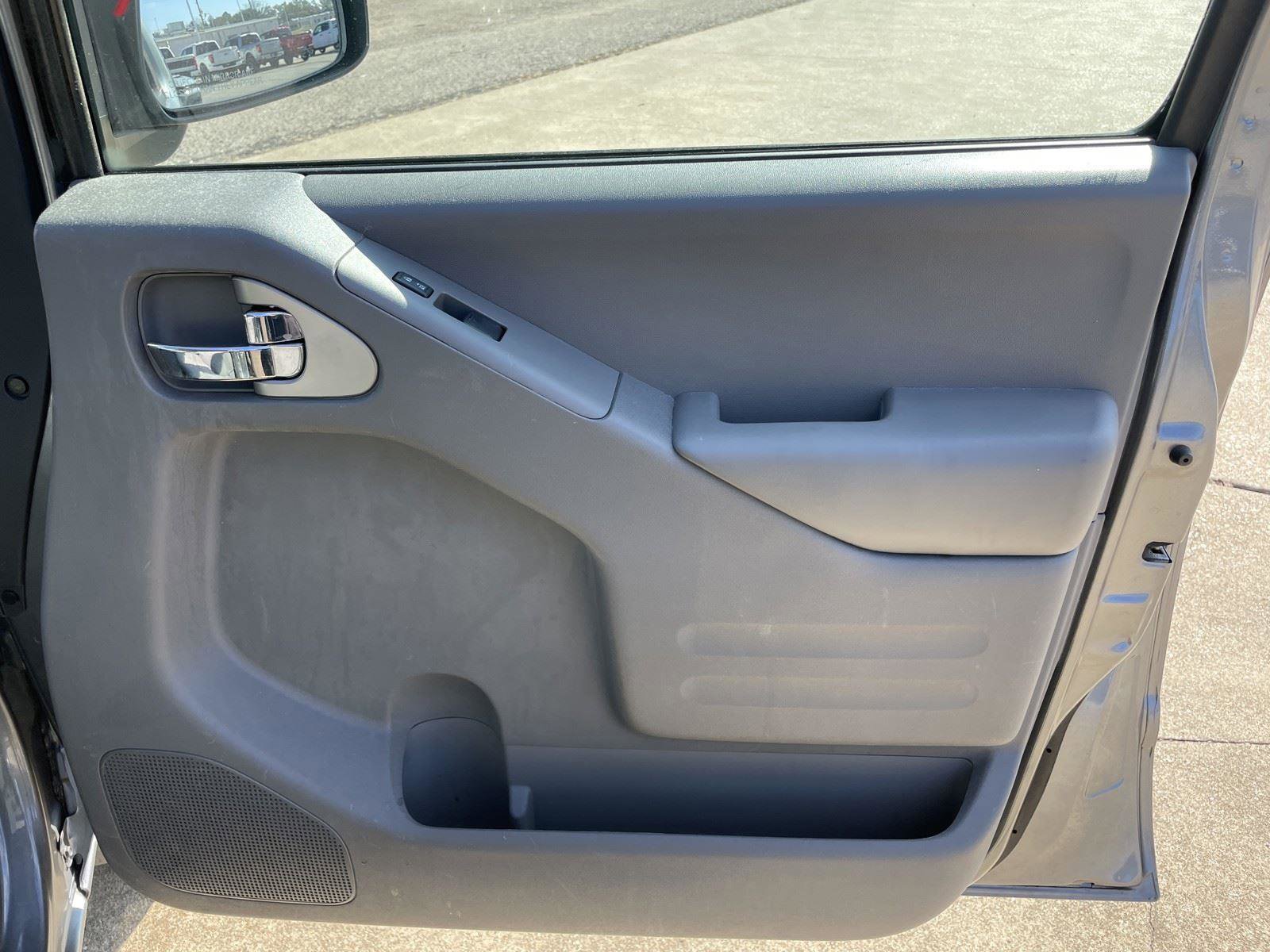 Used 2017 Nissan Frontier SV w/ SV Value Truck Package image 39