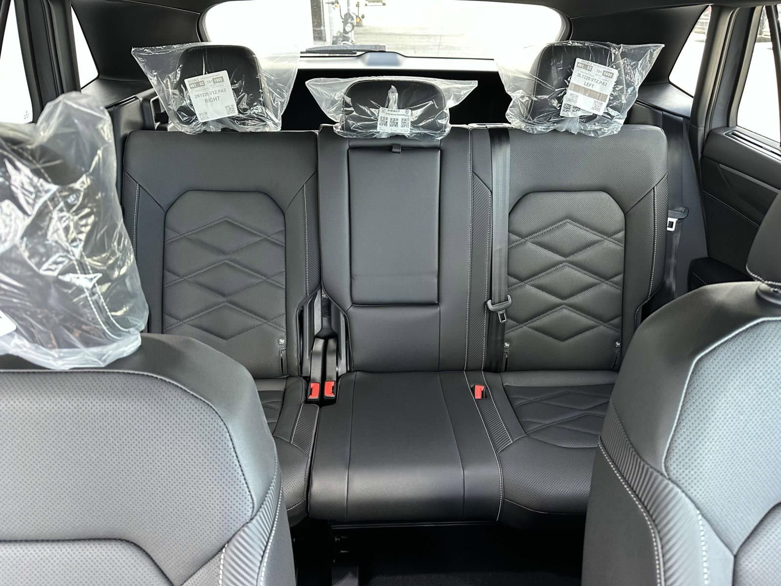 New 2026 Volkswagen Atlas Cross Sport SE image 13