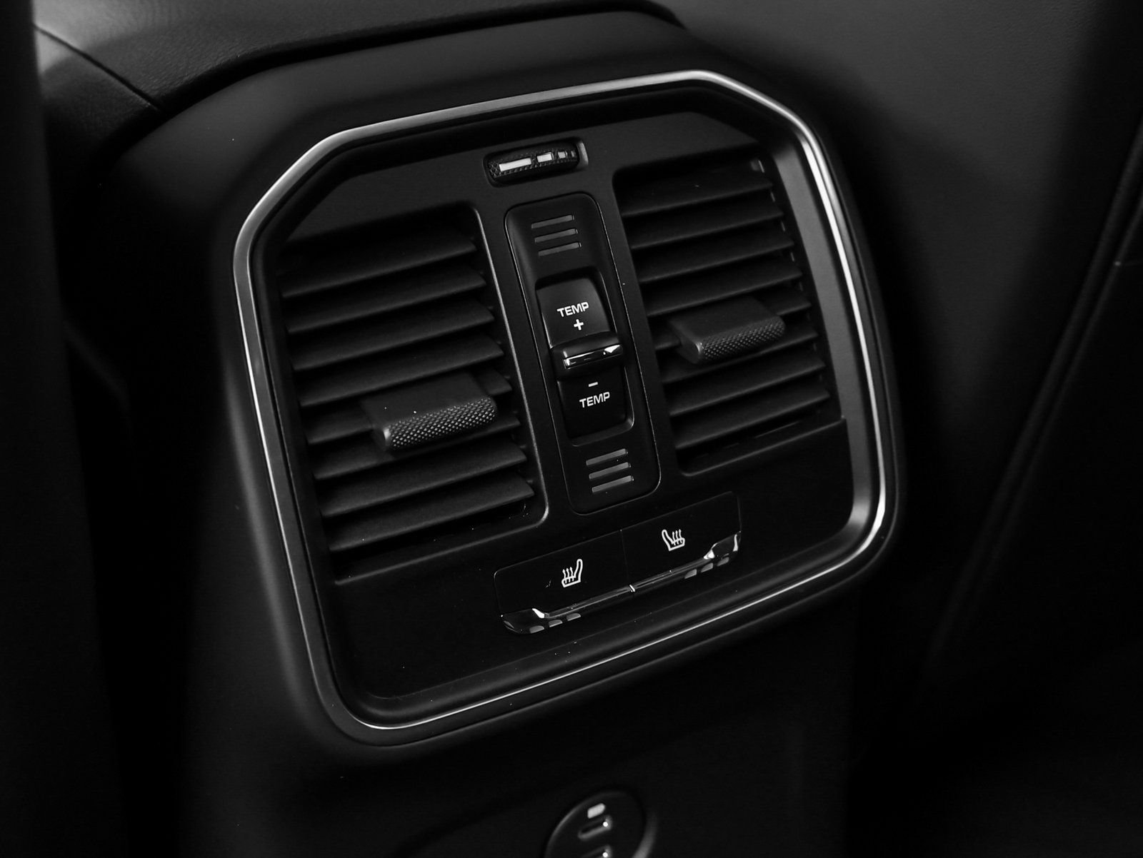 Certified 2025 Porsche Macan image 36