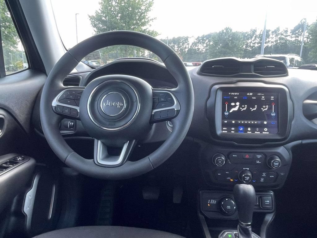 Used 2023 Jeep Renegade Latitude AWD/4WD image 13