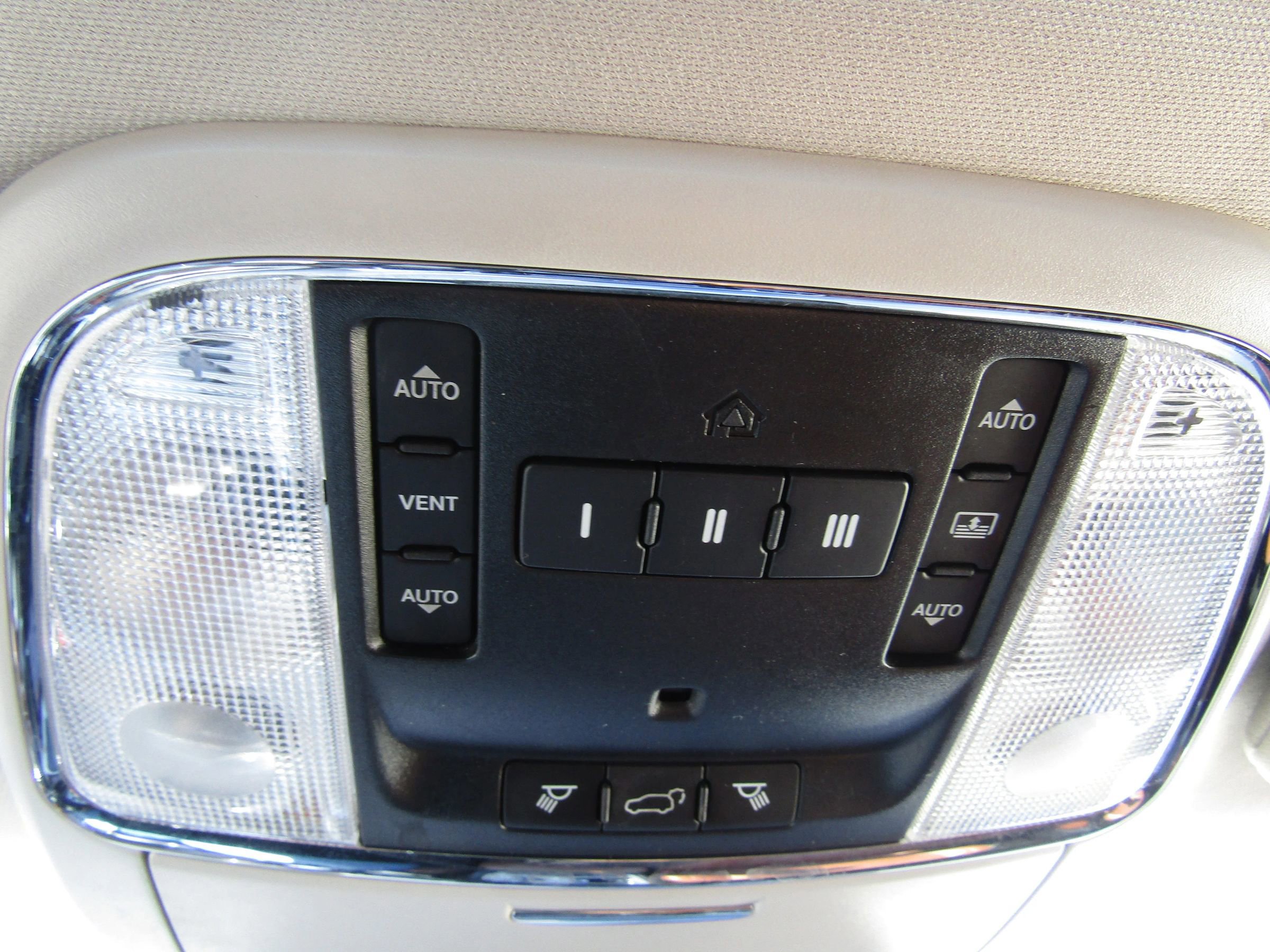 Used 2012 Jeep Grand Cherokee Overland image 40