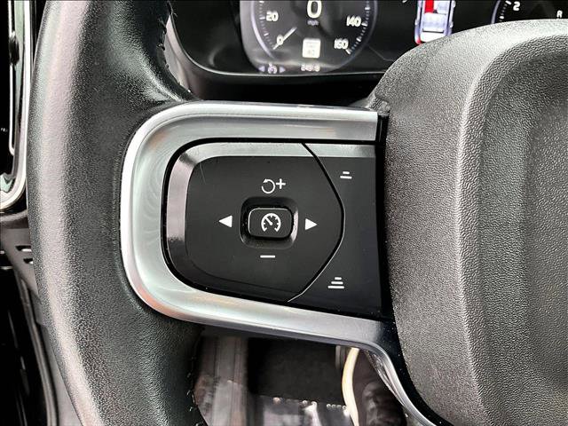 Used 2021 Volvo XC40 T4 Momentum w/ Premium Package image 20