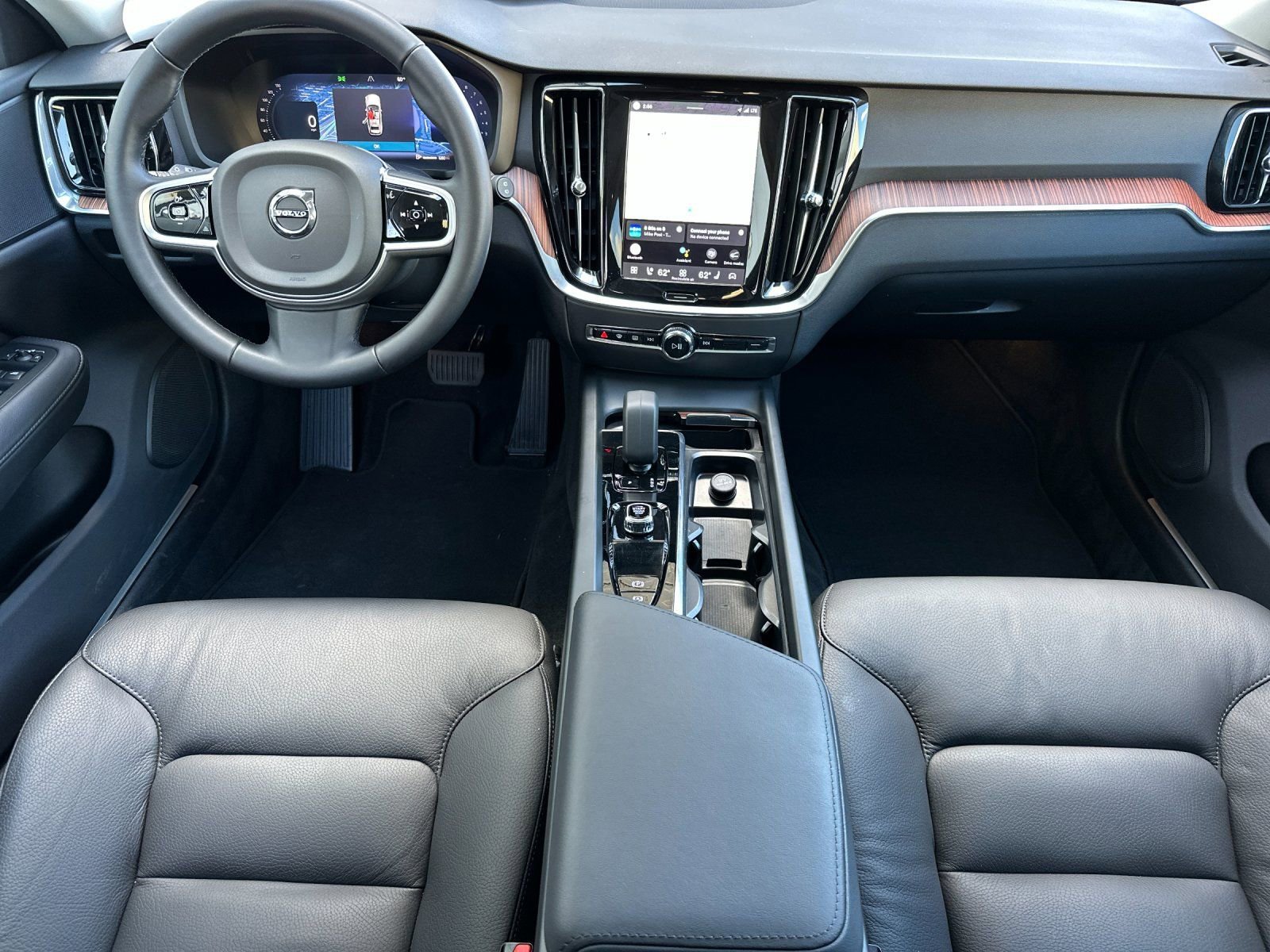 Used 2025 Volvo V60 B5 Cross Country Plus image 13