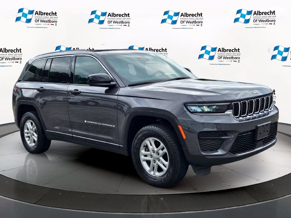 Used 2024 Jeep Grand Cherokee Laredo AWD/4WD image 7