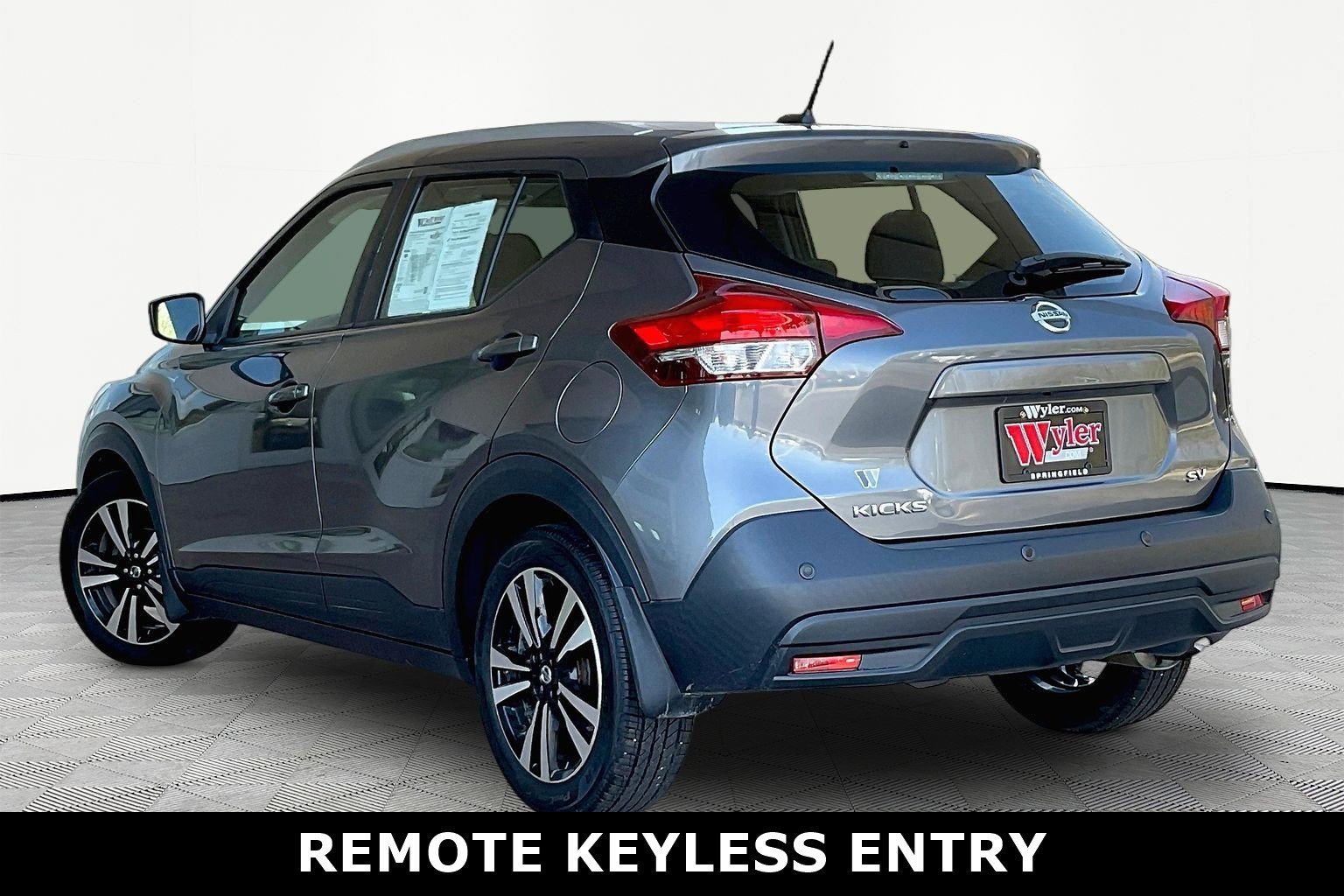 Used 2020 Nissan Kicks SV image 4