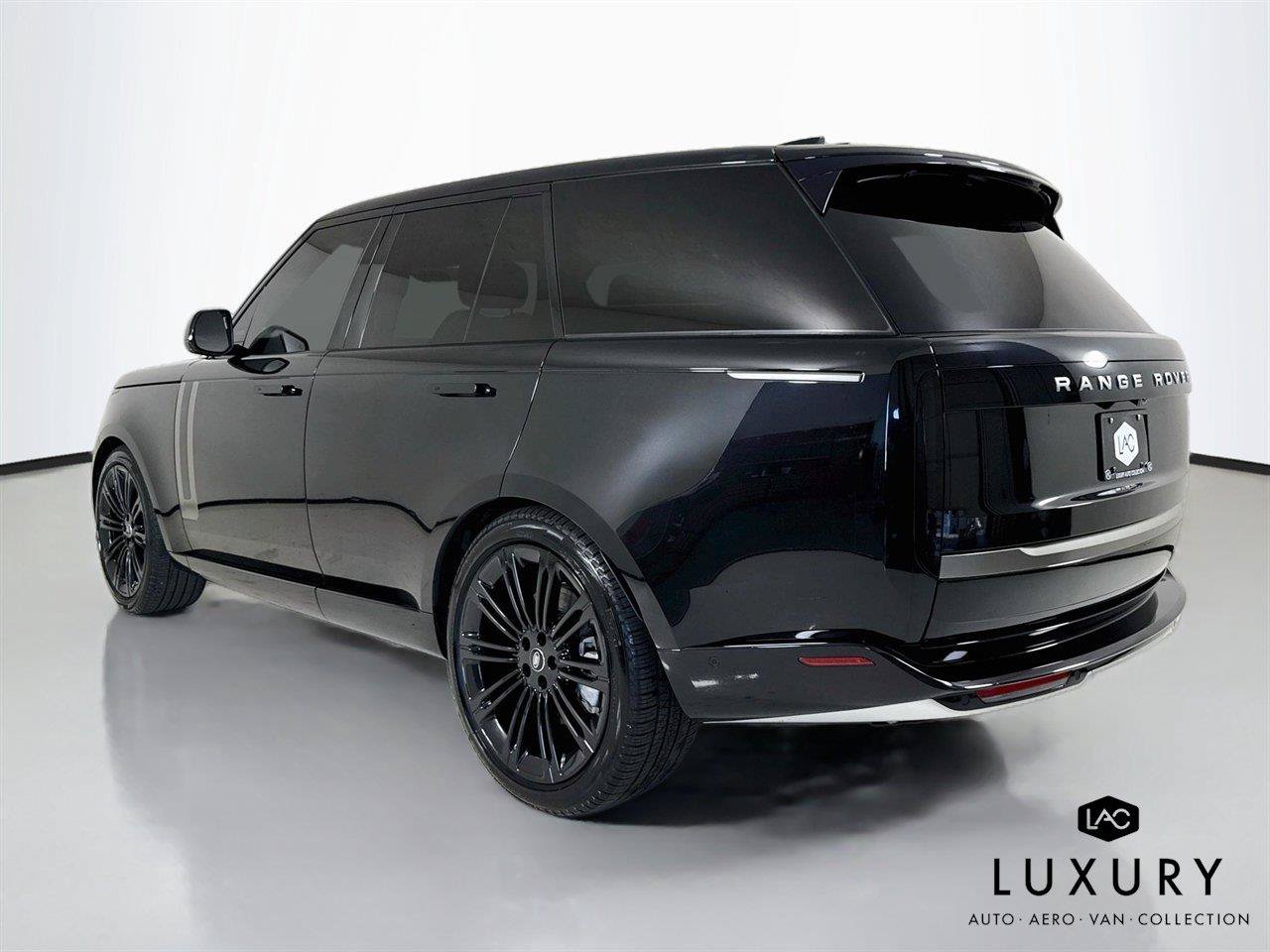 Used 2024 Land Rover Range Rover SE AWD/4WD image 8