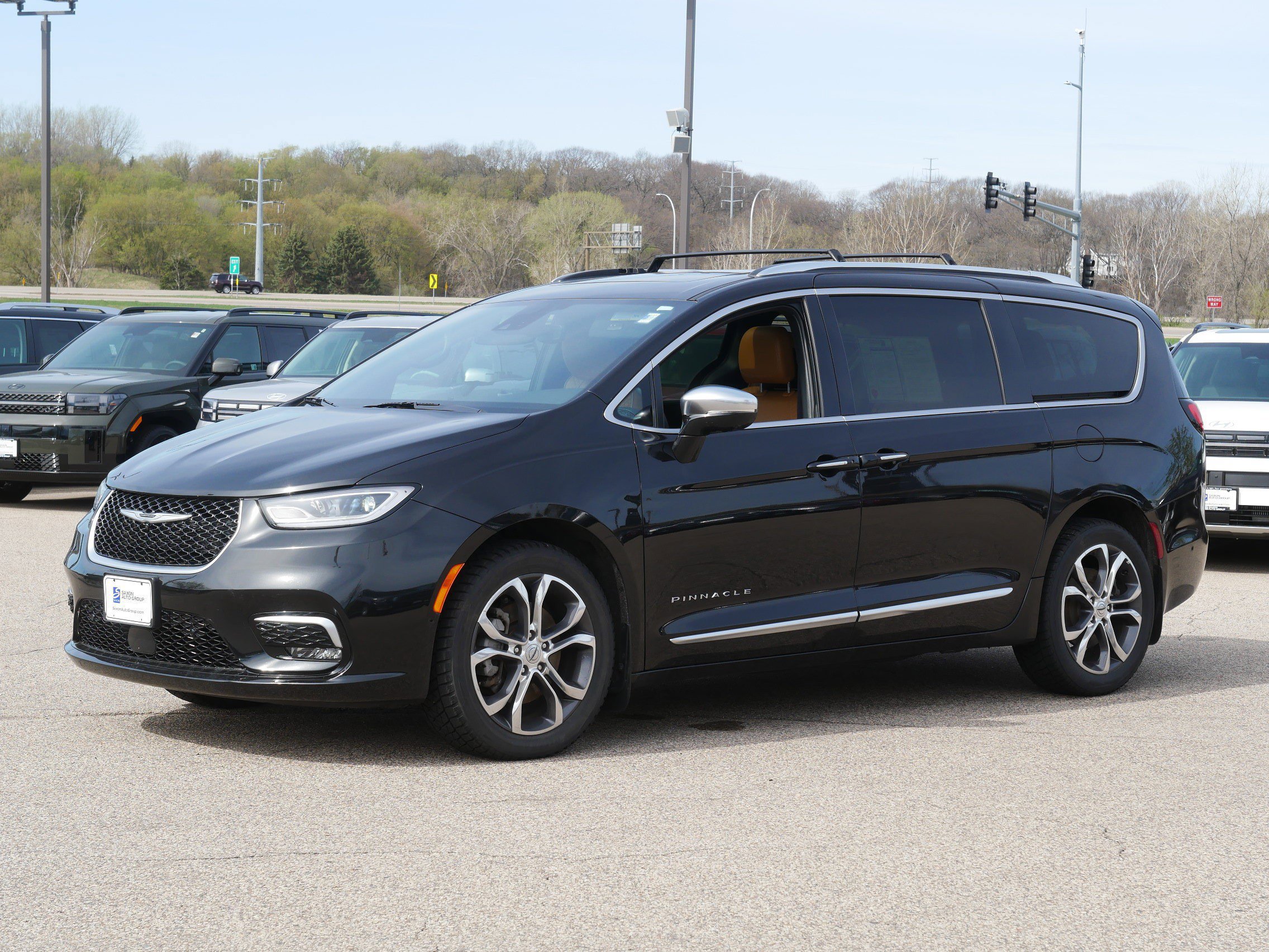 Used 2022 Chrysler Pacifica Pinnacle AWD/4WD image 2