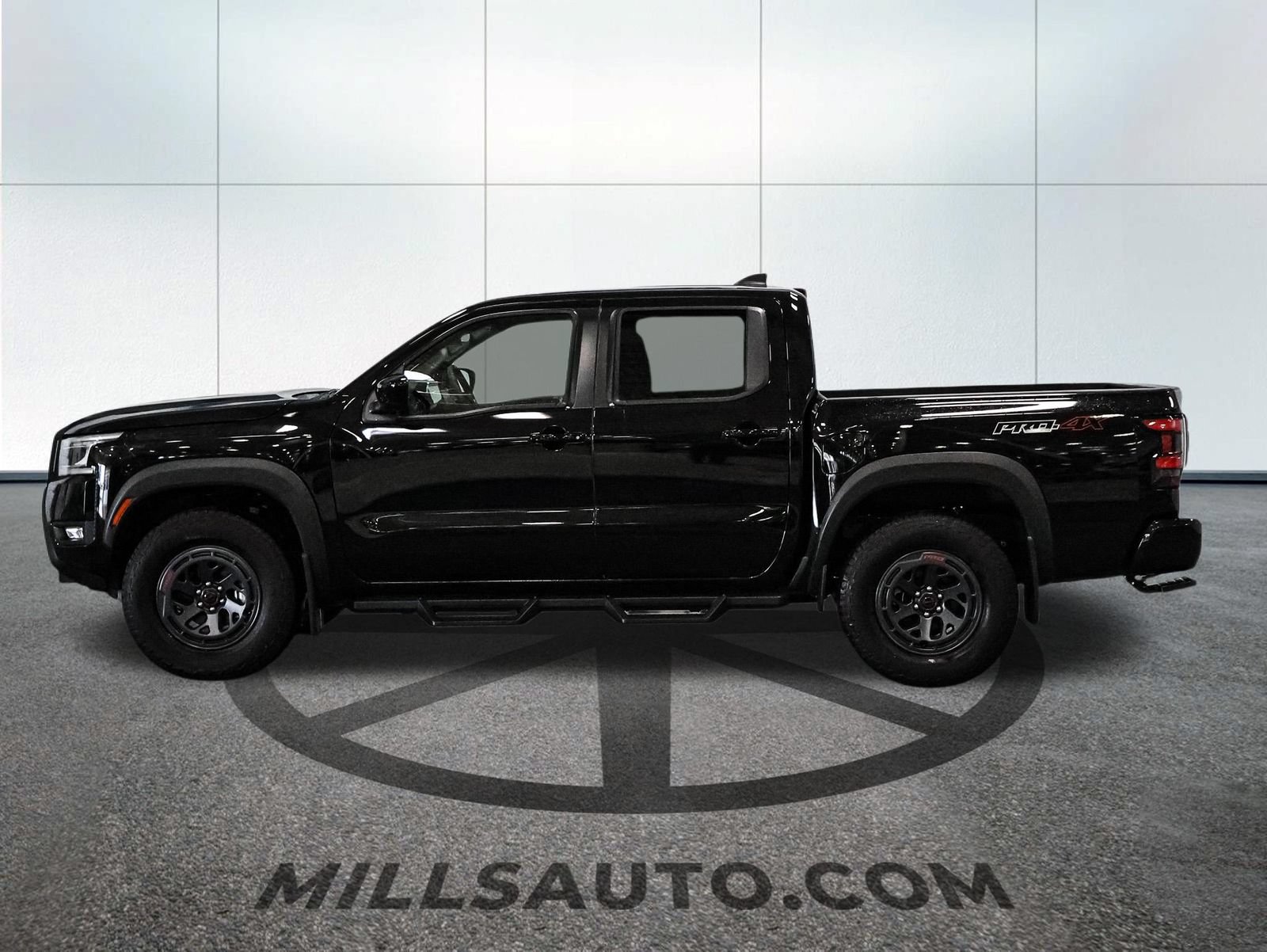 Used 2025 Nissan Frontier PRO-4X AWD/4WD image 3