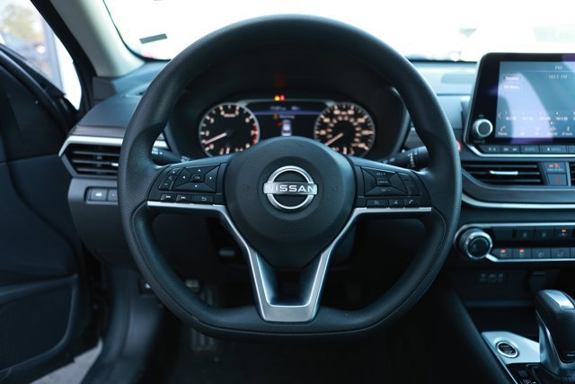 Used 2024 Nissan Altima 2.5 SV FWD image 11
