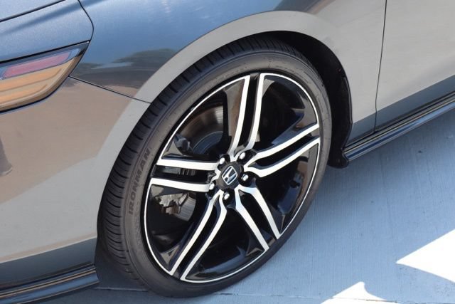 Used 2025 Honda Accord Touring image 2