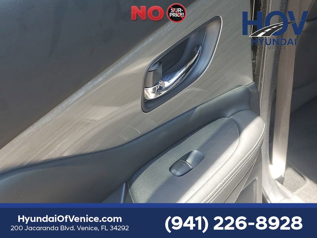 Used 2018 Nissan Murano SL w/ Moonroof Package AWD/4WD image 16