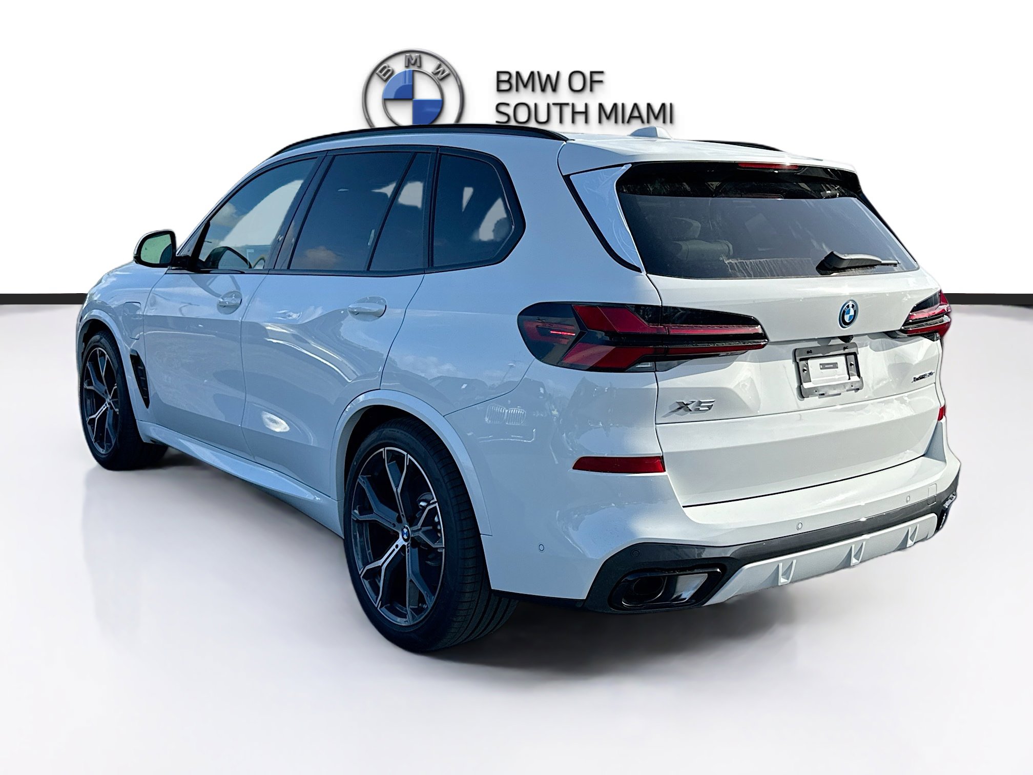 New 2026 BMW X5 xDrive50e w/ M Sport Package image 4