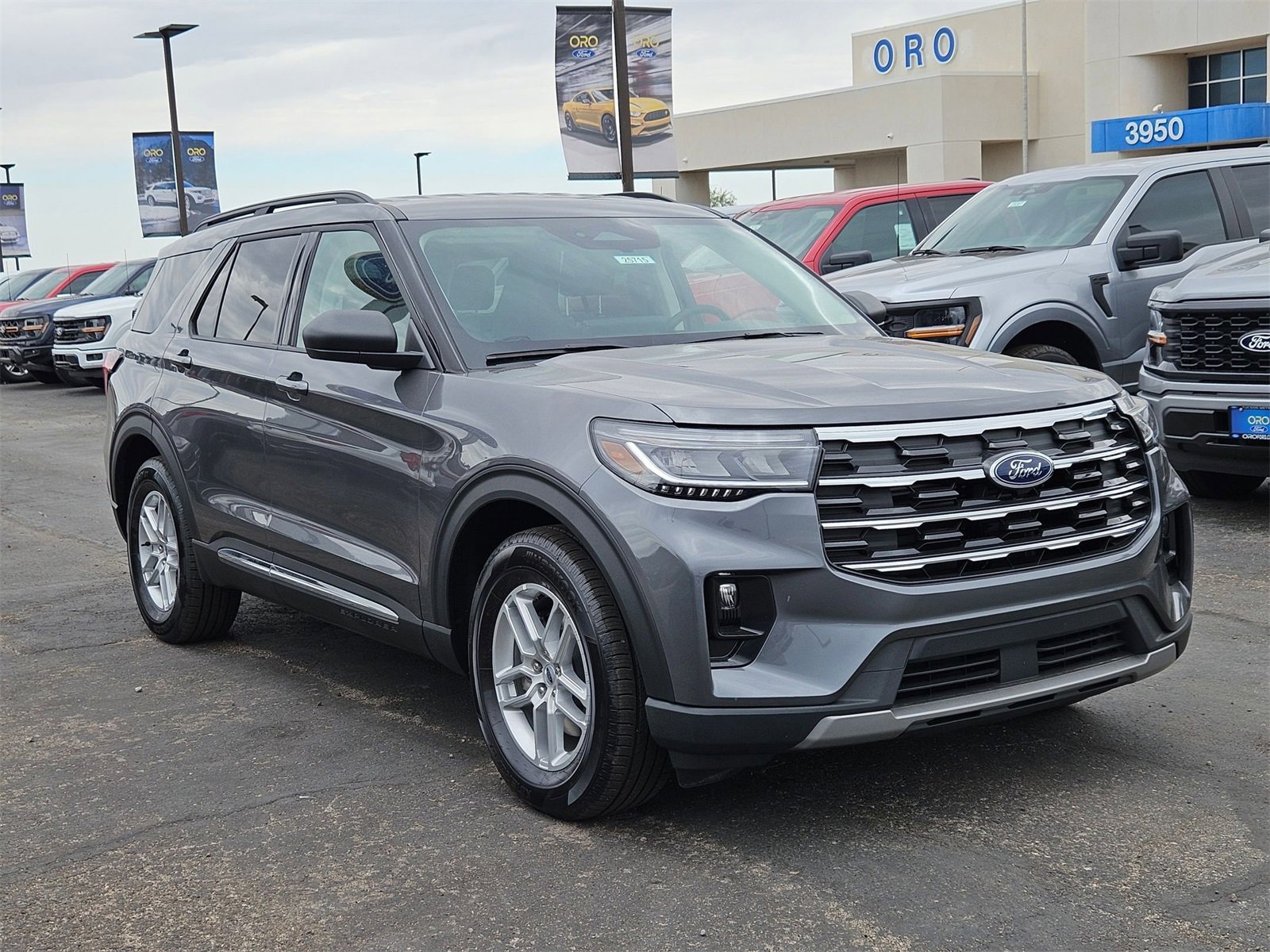 New 2025 Ford Explorer Active w/ Active Comfort Package image 3