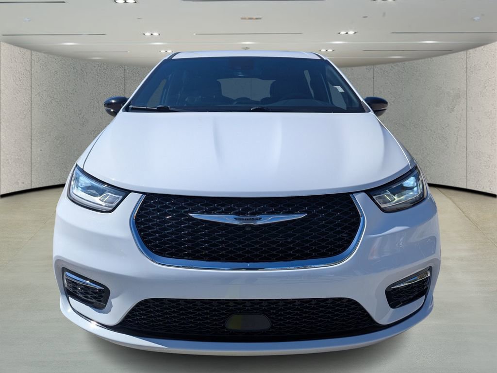 Used 2025 Chrysler Pacifica Select image 8