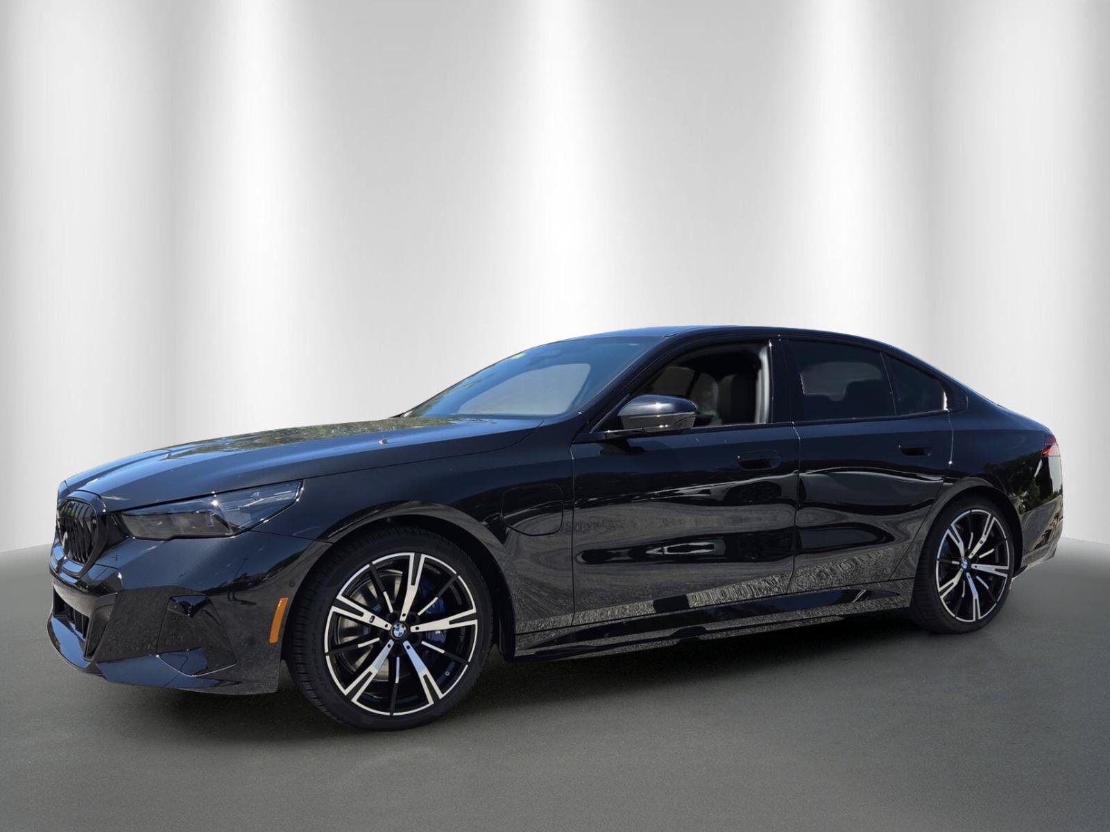 New 2027 BMW 550e xDrive AWD/4WD image 3