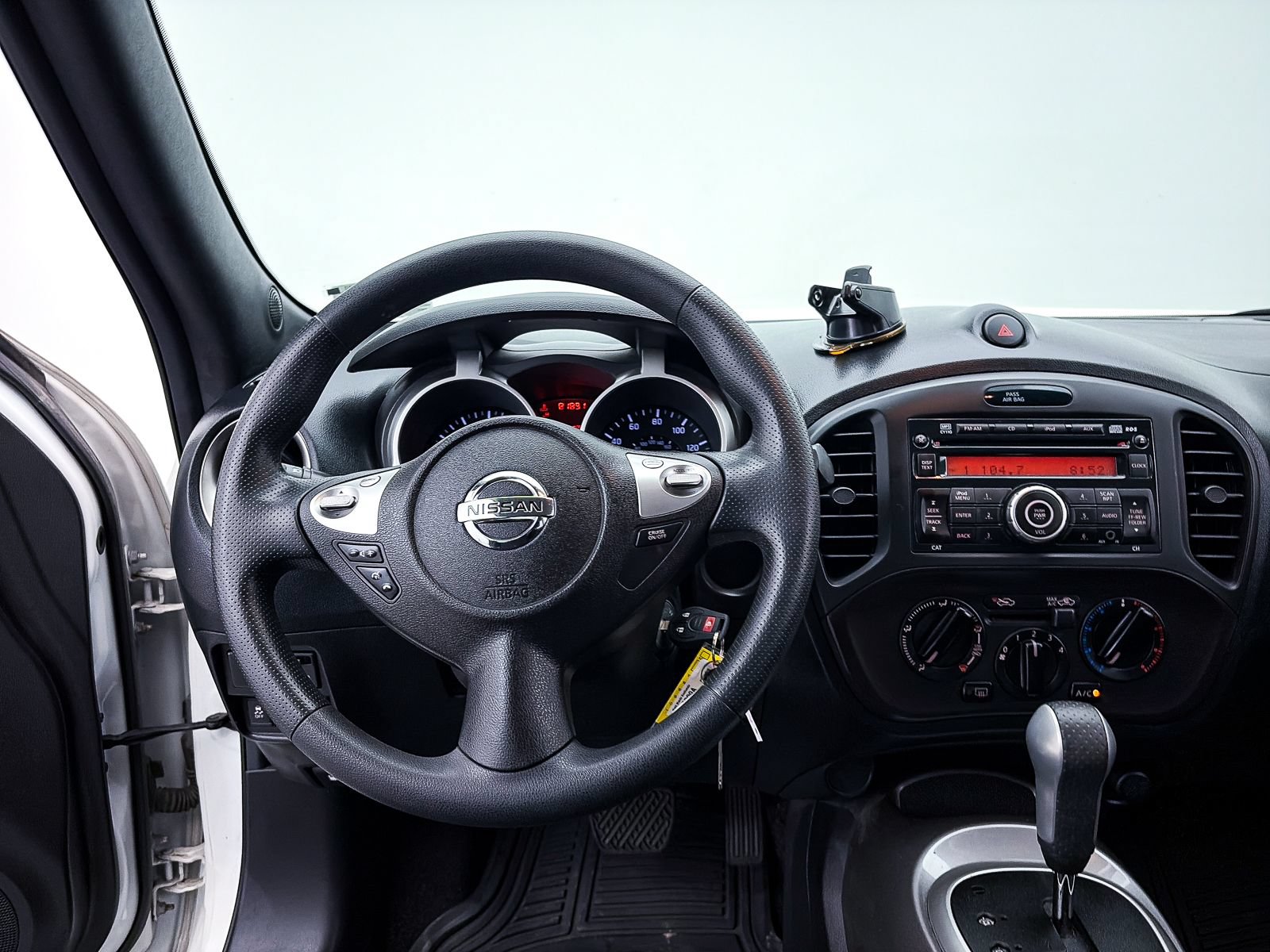 Used 2014 Nissan Juke S FWD image 4