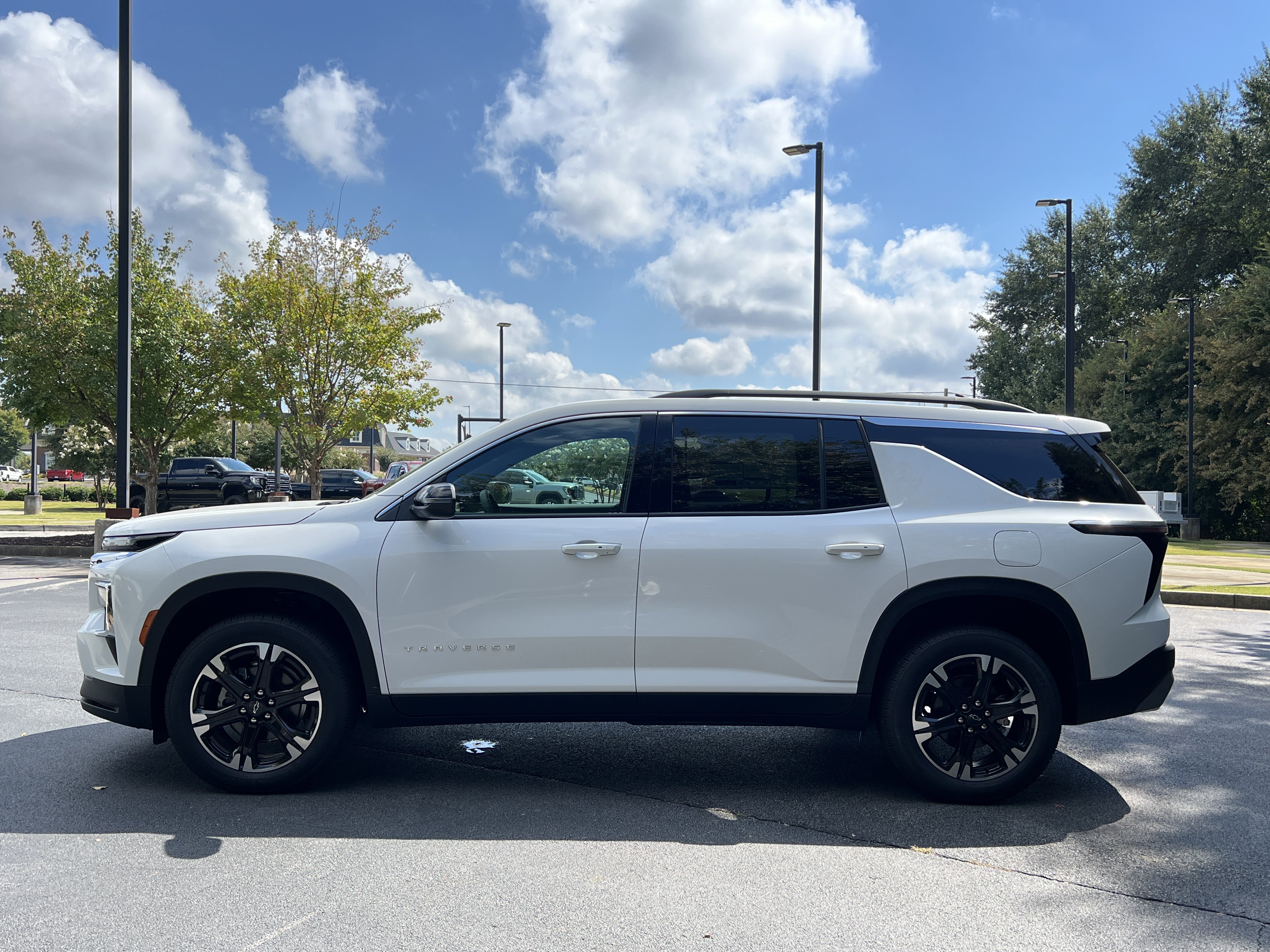 New 2027 Chevrolet Traverse LT w/ Sun and Wheel Package FWD image 6