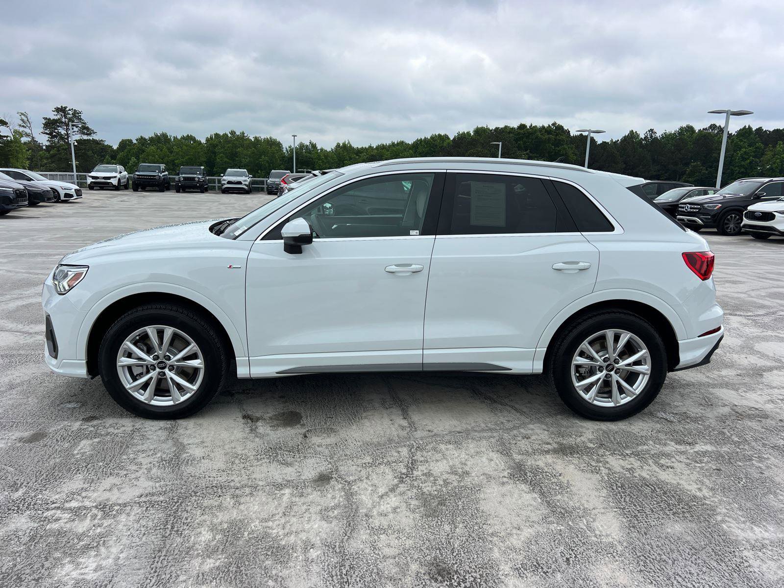 Used 2025 Audi Q3 2.0T Premium Plus w/ Premium Plus Package AWD/4WD image 8