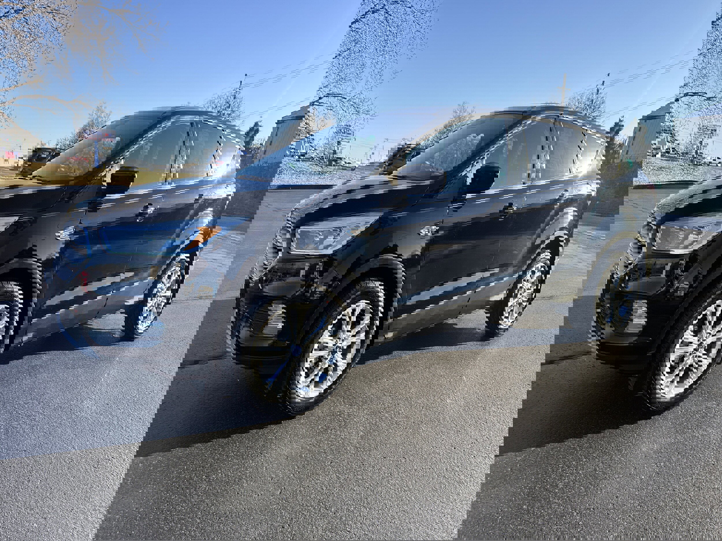 Used 2017 Ford Escape SE image 2