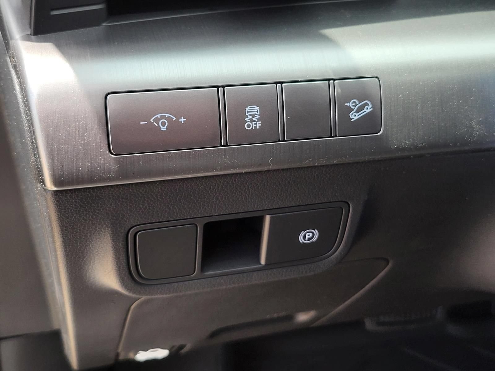 New 2026 Hyundai Kona SEL Premium FWD image 17