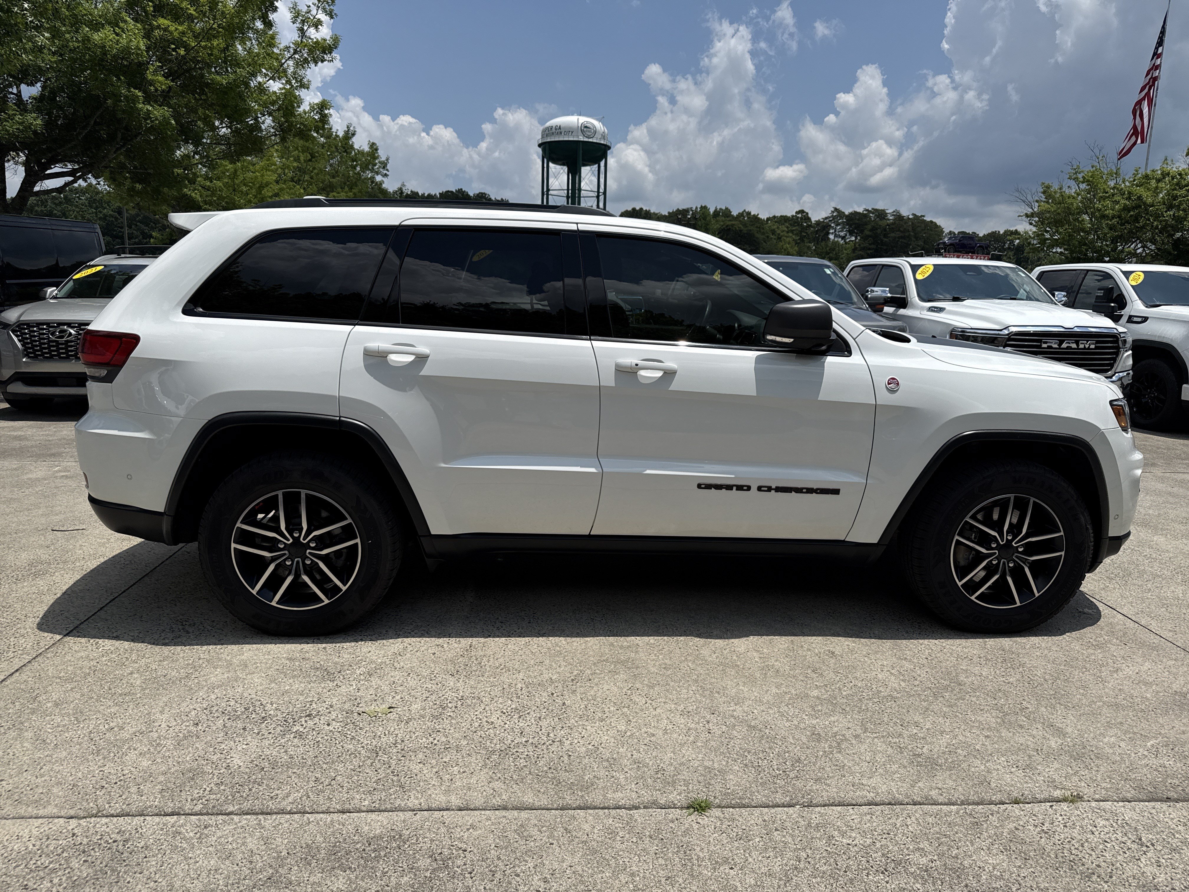Used 2019 Jeep Grand Cherokee Trailhawk w/ Trailhawk Luxury Group AWD/4WD image 8