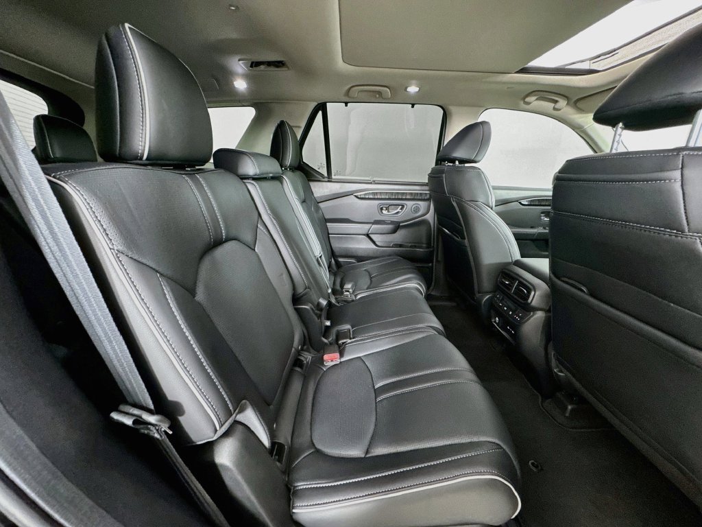 Certified 2025 Honda Pilot Elite image 39