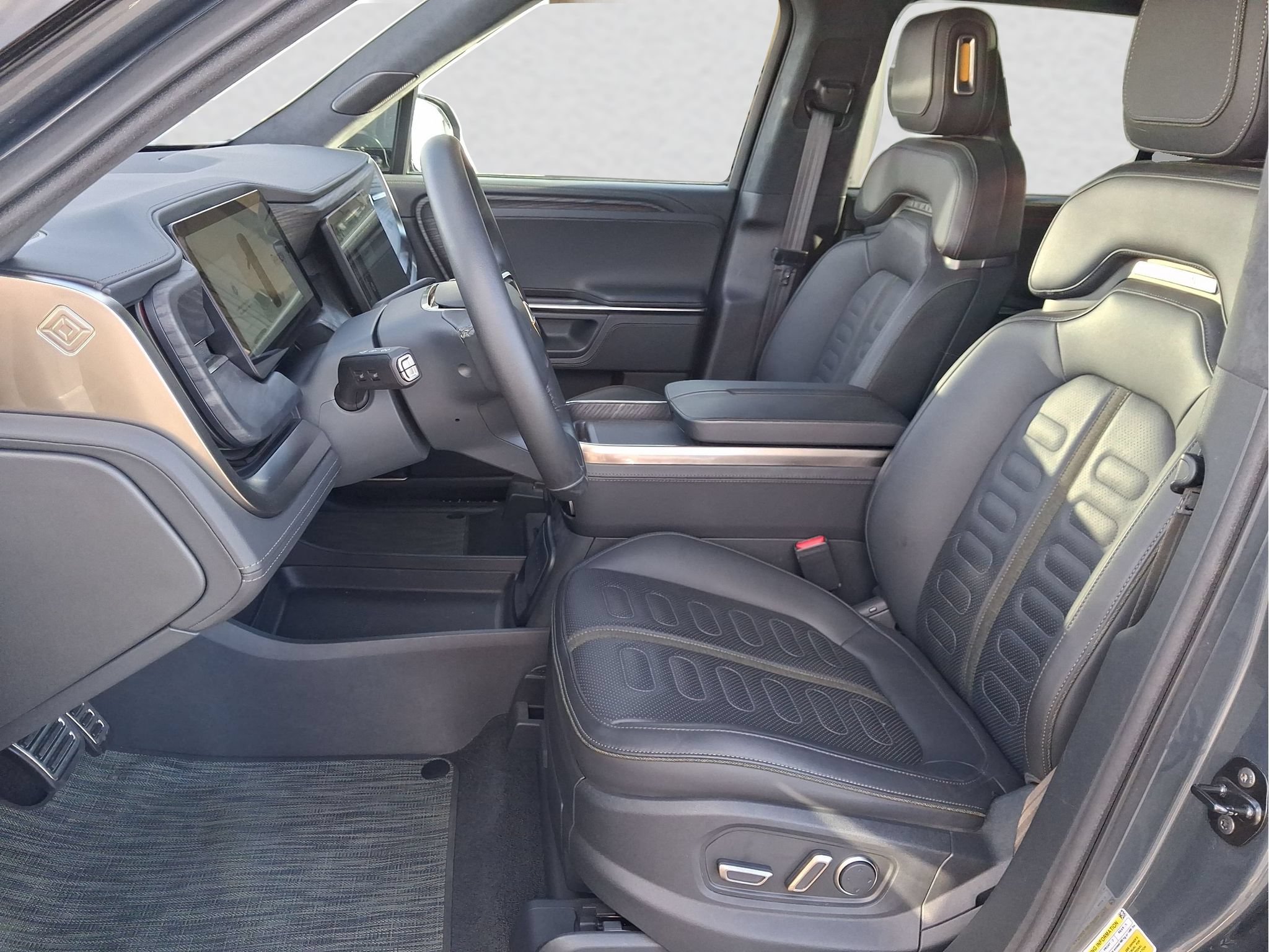 Used 2023 Rivian R1S Adventure Quad AWD/4WD image 10