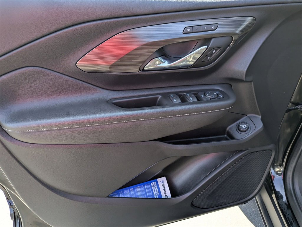 Used 2023 GMC Terrain SLT image 15