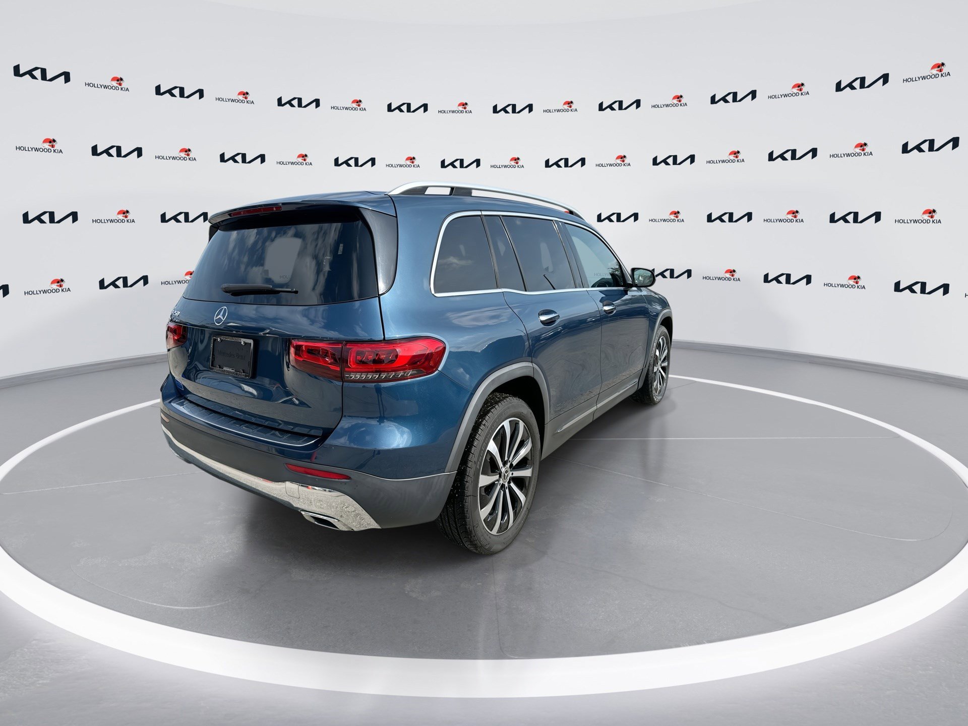 Used 2021 Mercedes-Benz GLB 250 w/ Premium Package image 8