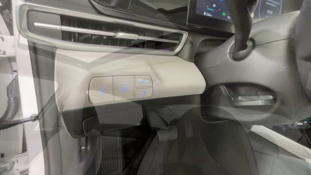 Certified 2023 Hyundai Elantra Limited w/ Winter Weather Package FWD image 24