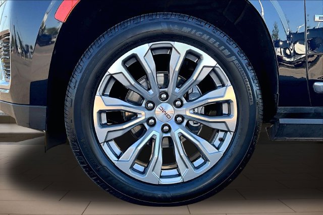 Used 2021 GMC Yukon Denali w/ Denali Premium Package AWD/4WD image 9