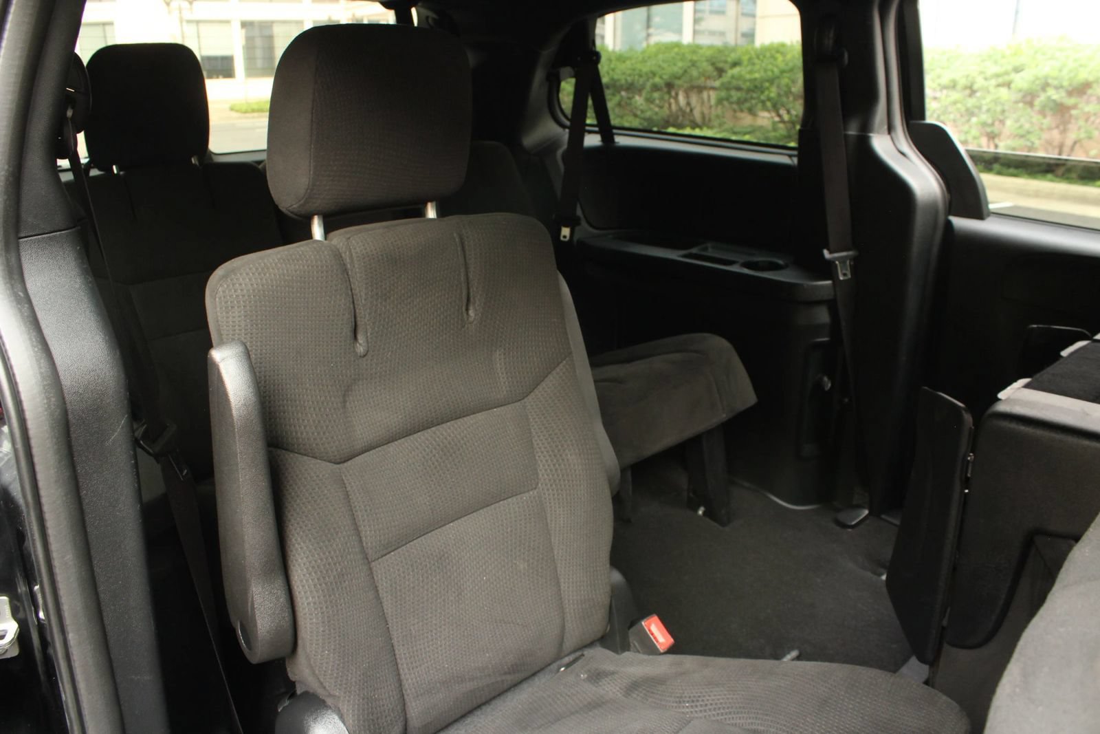 Used 2015 Dodge Grand Caravan SXT w/ Blacktop Package FWD image 22